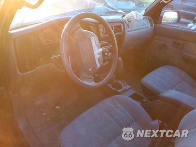 Zdjęcie 8 z 12 samochodu: 2000 TOYOTA TACOMA PRERUNNER VIN:4TANM92N5YZ611698 - miniatura