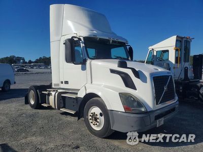 Czwarte zdjęcie samochodu z boku: 2018 VOLVO VNL SEMI TRUCK VIN:4V4N39TG6JN892435 - miniatura