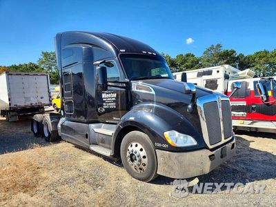 Czwarte zdjęcie samochodu z boku: 2016 KENWORTH T680 SEMI TRUCK VIN:1XKYDP9X0GJ468822 - miniatura