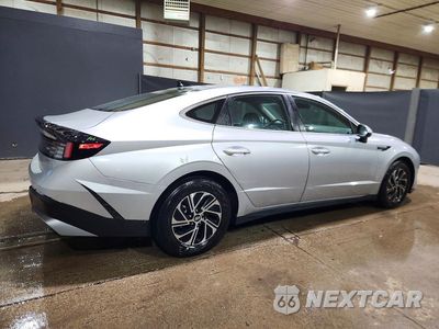 Trzecie zdjęcie samochodu z tyłu: 2026 HYUNDAI SONATA HYBRID BLUE VIN:KMHL24JJ9TA171846 - miniatura