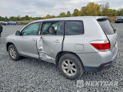 Drugie zdjęcie samochodu z przodu: 2013 TOYOTA HIGHLANDER BASE VIN:5TDBK3EH0DS271646 - miniatura