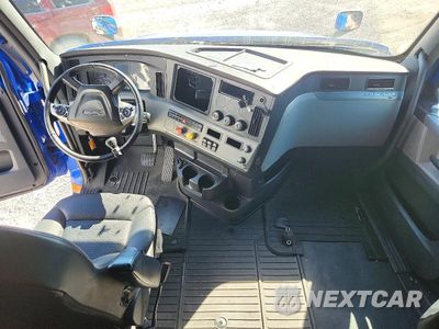 Zdjęcie 8 z 14 samochodu: 2021 FREIGHTLINER CASCADIA 126 SEMI TRUCK VIN:3AKJHHDR2MSML9478 - miniatura