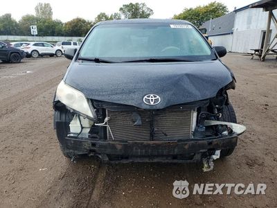 Piąte zdjęcie samochodu w środku: 2014 TOYOTA SIENNA XLE 7-PASSENGER VIN:5TDDK3DC8ES089497 - miniatura