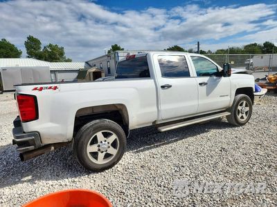 Trzecie zdjęcie samochodu z tyłu: 2019 CHEVROLET SILVERADO K2500 HEAVY DUTY VIN:1GC1KREY1KF192482 - miniatura