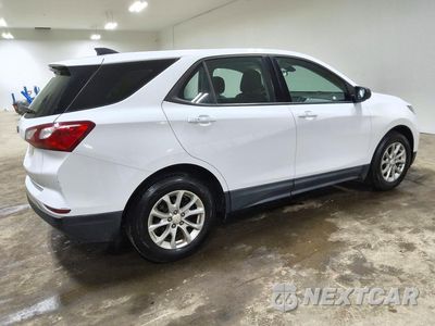 Trzecie zdjęcie samochodu z tyłu: 2018 CHEVROLET EQUINOX LS VIN:2GNAXHEV3J6235348 - miniatura