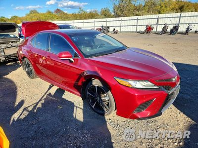 Czwarte zdjęcie samochodu z boku: 2018 TOYOTA CAMRY XSE VIN:4T1B61HK8JU509990 - miniatura