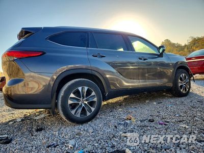 Trzecie zdjęcie samochodu z tyłu: 2021 TOYOTA HIGHLANDER XLE VIN:5TDHZRBHXMS121539 - miniatura