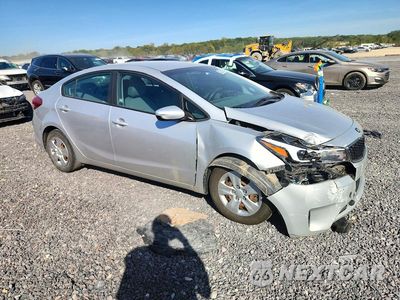Czwarte zdjęcie samochodu z boku: 2017 KIA FORTE LX VIN:3KPFK4A72HE045404 - miniatura