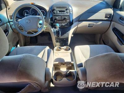 Zdjęcie 8 z 13 samochodu: 2004 TOYOTA SIENNA LE 8 PASSENGER VIN:5TDZA23C44S149066 - miniatura