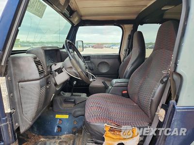 Zdjęcie 7 z 12 samochodu: 2000 JEEP WRANGLER / TJ SPORT VIN:1J4FA49S5YP745357 - miniatura