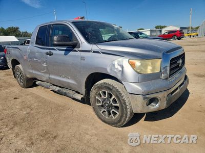 Czwarte zdjęcie samochodu z boku: 2008 TOYOTA TUNDRA SR5 VIN:5TFBT54138X011108 - miniatura