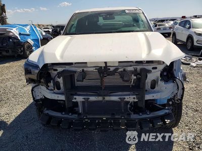 Piąte zdjęcie samochodu w środku: 2025 TOYOTA TACOMA SR VIN:3TYJDAHN9ST038457 - miniatura