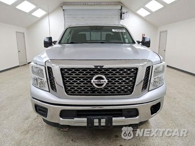 Piąte zdjęcie samochodu w środku: 2017 NISSAN TITAN XD SV VIN:1N6BA1F3XHN568832 - miniatura