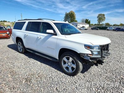 Czwarte zdjęcie samochodu z boku: 2015 CHEVROLET SUBURBAN K1500 LT VIN:1GNSKJKC0FR742121 - miniatura