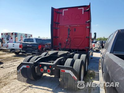 Trzecie zdjęcie samochodu z tyłu: 2018 FREIGHTLINER CASCADIA 126 SEMI TRUCK VIN:3AKJHHDRXJSJS5394 - miniatura