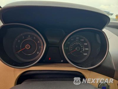 Zdjęcie 9 z 13 samochodu: 2013 HYUNDAI ELANTRA LIMITED VIN:5NPDH4AE1DH190198 - miniatura