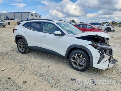 Czwarte zdjęcie samochodu z boku: 2024 CHEVROLET TRAX 1LT VIN:KL77LHE21RC240357 - miniatura