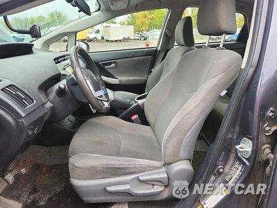 Zdjęcie 7 z 13 samochodu: 2013 TOYOTA PRIUS TWO VIN:JTDKN3DU1D5667662 - miniatura