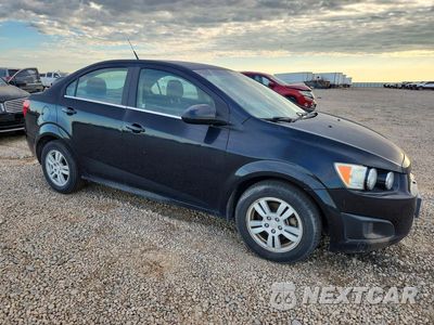 Czwarte zdjęcie samochodu z boku: 2014 CHEVROLET SONIC LT VIN:1G1JC5SH9E4239518 - miniatura