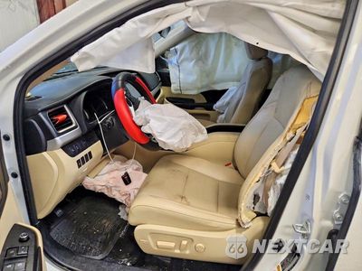 Zdjęcie 7 z 13 samochodu: 2019 TOYOTA HIGHLANDER XLE VIN:5TDKZRFH1KS333016 - miniatura