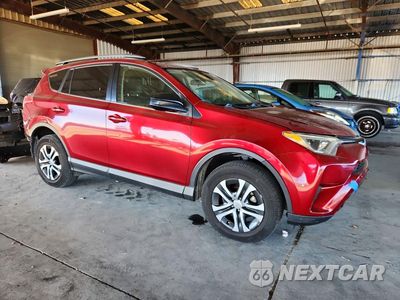 Czwarte zdjęcie samochodu z boku: 2018 TOYOTA RAV4 LE VIN:JTMBFREV9JD229724 - miniatura