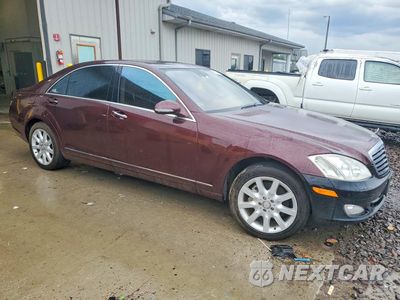 Czwarte zdjęcie samochodu z boku: 2009 MERCEDES-BENZ S 550 VIN:WDDNG71X39A259407 - miniatura