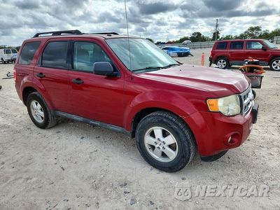 Czwarte zdjęcie samochodu z boku: 2010 FORD ESCAPE XLT VIN:1FMCU0DGXAKB30393 - miniatura