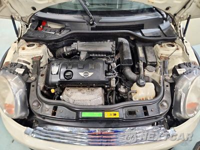 Zdjęcie 11 z 12 samochodu: 2011 MINI COOPER VIN:WMWSU3C5XBT091752 - miniatura