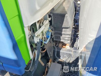 Zdjęcie 11 z 12 samochodu: 2009 ISUZU NPR BOX TRUCK VIN:4KLC4W1N49J802119 - miniatura