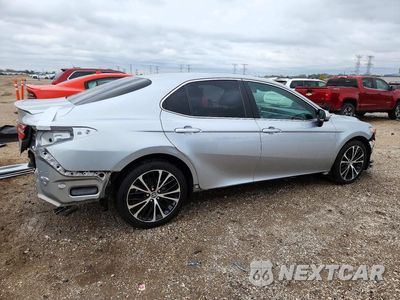 Trzecie zdjęcie samochodu z tyłu: 2018 TOYOTA CAMRY SE VIN:4T1B11HK6JU114351 - miniatura