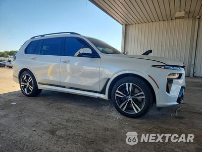 Czwarte zdjęcie samochodu z boku: 2025 BMW X7 XDRIVE40I VIN:5UX23EM08S9X83976 - miniatura