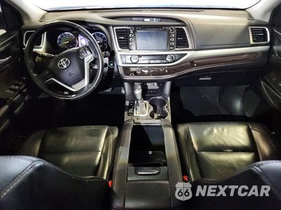 Zdjęcie 8 z 13 samochodu: 2019 TOYOTA HIGHLANDER XLE VIN:5TDKZRFH0KS551738 - miniatura