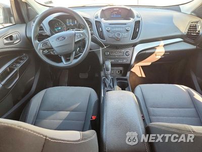 Zdjęcie 8 z 13 samochodu: 2018 FORD ESCAPE S VIN:1FMCU0F7XJUA34880 - miniatura