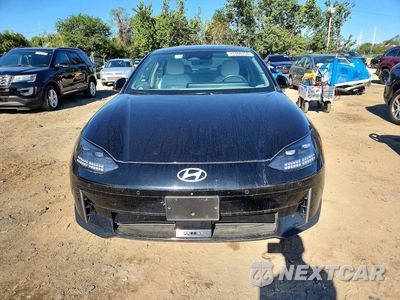 Piąte zdjęcie samochodu w środku: 2023 HYUNDAI IONIQ 6 LIMITED VIN:KMHM54AA4PA040017 - miniatura