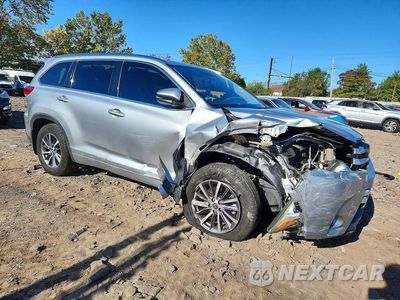Czwarte zdjęcie samochodu z boku: 2017 TOYOTA HIGHLANDER XLE VIN:5TDJZRFHXHS470511 - miniatura