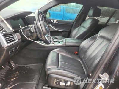 Zdjęcie 7 z 13 samochodu: 2021 BMW X5 M50I VIN:5UXJU4C05M9F12366 - miniatura