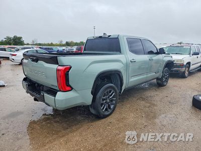 Trzecie zdjęcie samochodu z tyłu: 2025 TOYOTA TUNDRA PLATINUM HV VIN:5TFNC5DB4SX091323 - miniatura