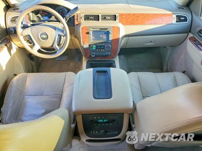 Zdjęcie 8 z 14 samochodu: 2011 CHEVROLET SUBURBAN K1500 LT VIN:1GNSKJE30BR371256 - miniatura