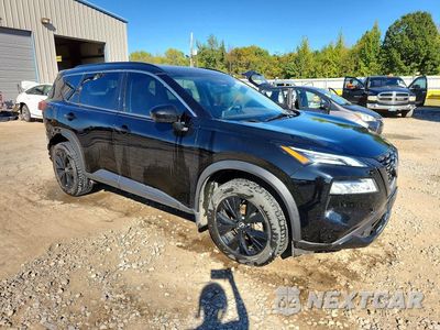 Czwarte zdjęcie samochodu z boku: 2023 NISSAN ROGUE SV VIN:JN8BT3BA8PW010634 - miniatura