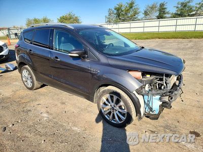 Czwarte zdjęcie samochodu z boku: 2018 FORD ESCAPE TITANIUM VIN:1FMCU9J97JUB38028 - miniatura