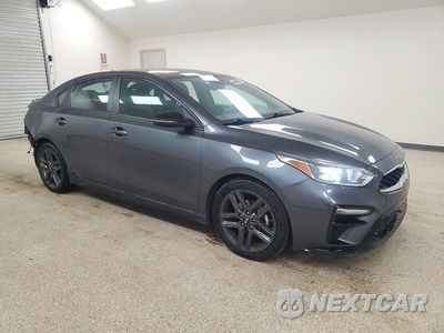 Czwarte zdjęcie samochodu z boku: 2021 KIA FORTE GT LINE VIN:3KPF34AD0ME336724 - miniatura