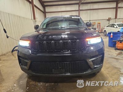 Piąte zdjęcie samochodu w środku: 2025 JEEP GRAND CHEROKEE LAREDO VIN:1C4RJHAG5SC370361 - miniatura