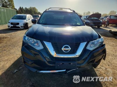 Piąte zdjęcie samochodu w środku: 2017 NISSAN ROGUE SV VIN:5N1AT2MV2HC817523 - miniatura