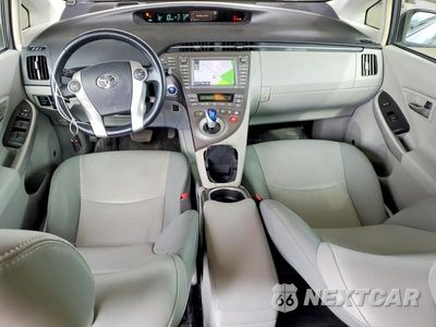 Zdjęcie 8 z 12 samochodu: 2012 TOYOTA PRIUS FOUR VIN:JTDKN3DU5C5455510 - miniatura