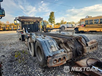 Drugie zdjęcie samochodu z przodu: 2014 MACK GU800 TRUCK CAB AND CHASSIS VIN:1M2AX16CXEM025796 - miniatura