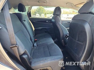 Zdjęcie 11 z 14 samochodu: 2016 KIA SORENTO LX VIN:5XYPG4A36GG168174 - miniatura