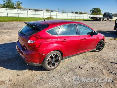 Trzecie zdjęcie samochodu z tyłu: 2014 FORD FOCUS SE VIN:1FADP3K29EL127919 - miniatura