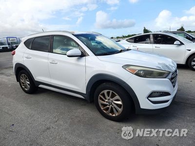 Czwarte zdjęcie samochodu z boku: 2017 HYUNDAI TUCSON SE VIN:KM8J33A45HU587083 - miniatura