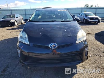 Piąte zdjęcie samochodu w środku: 2014 TOYOTA PRIUS FOUR VIN:JTDKN3DU6E0388948 - miniatura