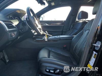 Zdjęcie 7 z 12 samochodu: 2019 BMW M760 XI VIN:WBA7H6C59KG615235 - miniatura